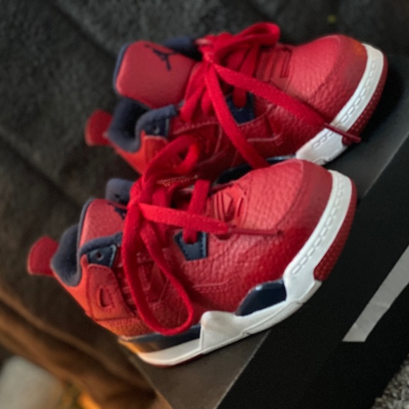 Kids Jordan Max 6c - Picture 2 of 5